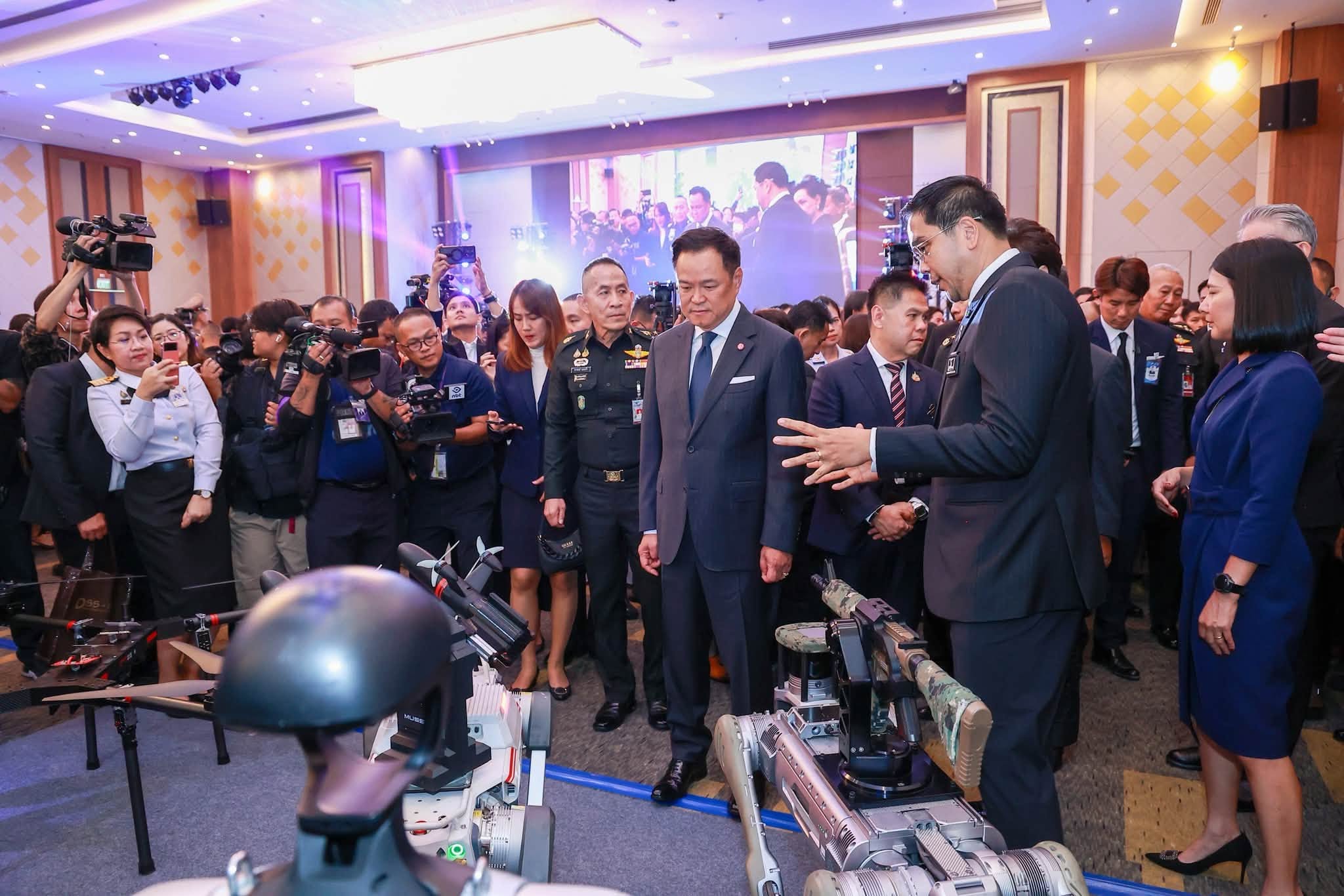 นายกรัฐมนตรีและรัฐมนตรีว่าการกระทรวงมหาดไทย เป็นประธานในพิธีเปิดงาน “นิทรรศการอุตสาหกรรมป้องกันประเทศของไทย ๒๕๖๙”
