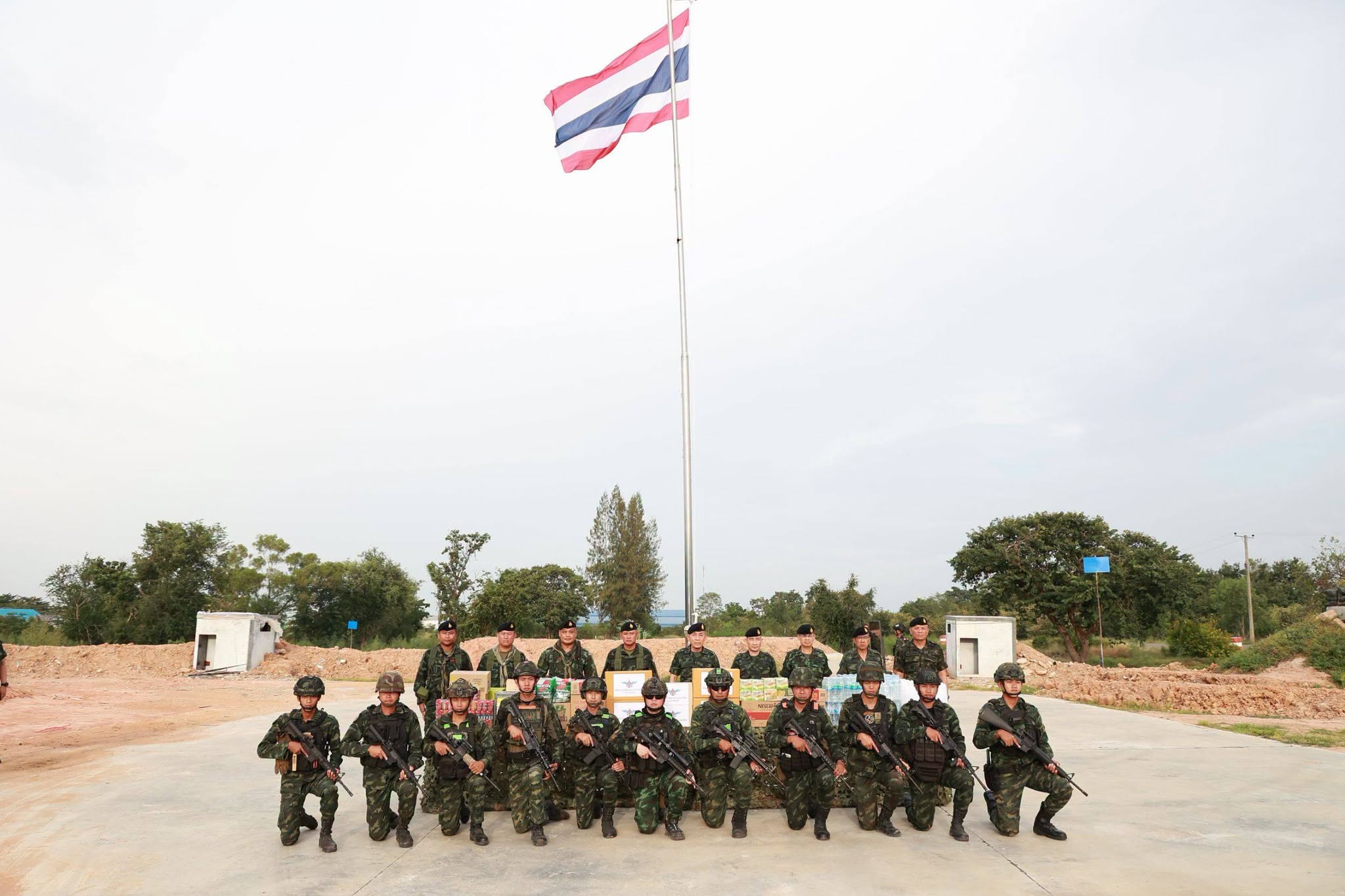 ปลัดกระทรวงกลาโหมลงพื้นที่ตรวจเยี่ยมกองกำลังบูรพา ติดตามสถานการณ์ชายแดนไทย-กัมพูชา ย้ำดูแลกำลังพลเต็มกำลัง