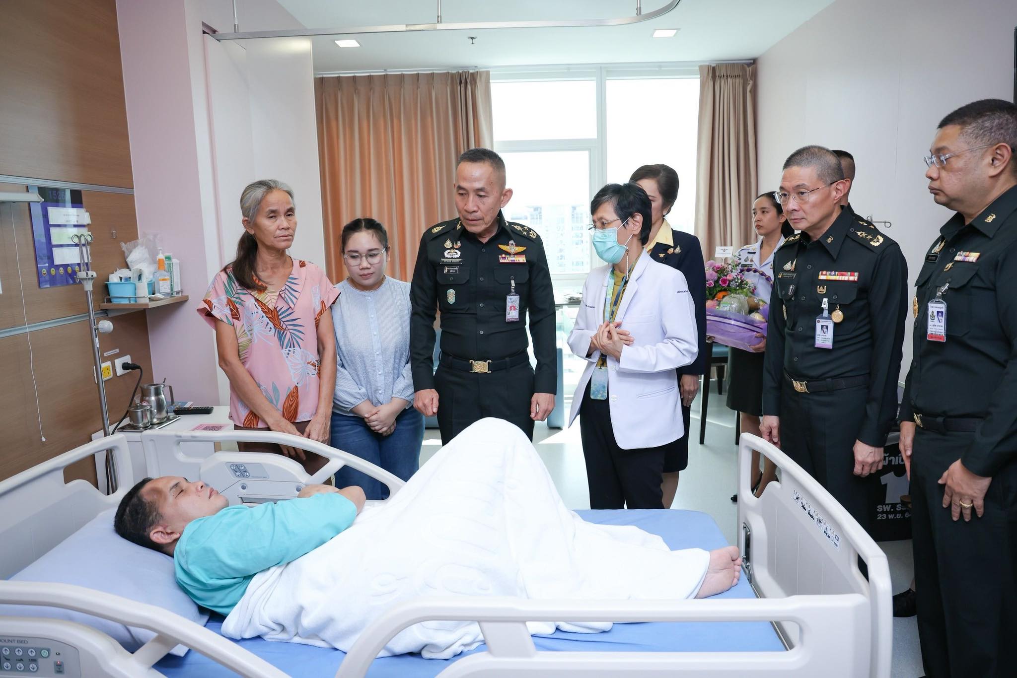 พลเอก ธราพงษ์ มะละคำ ปลัดกระทรวงกลาโหม เยี่ยมบำรุงขวัญทหารกล้า วีรบุรุษผู้เสียสละเพื่อปกป้องผืนแผ่นดินไทย