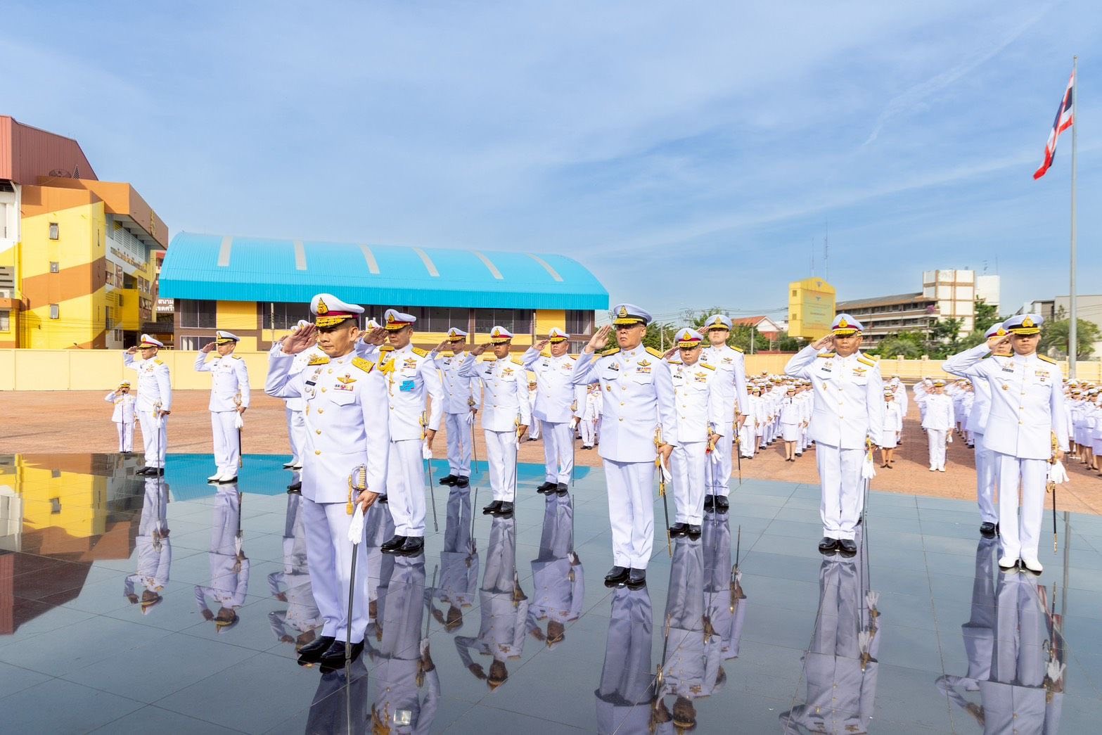 พิธีวางพวงมาลาถวายราชสักการะพระบรมราชานุสาวรีย์ พระบาทสมเด็จพระจุลจอมเกล้าเจ้าอยู่หัว