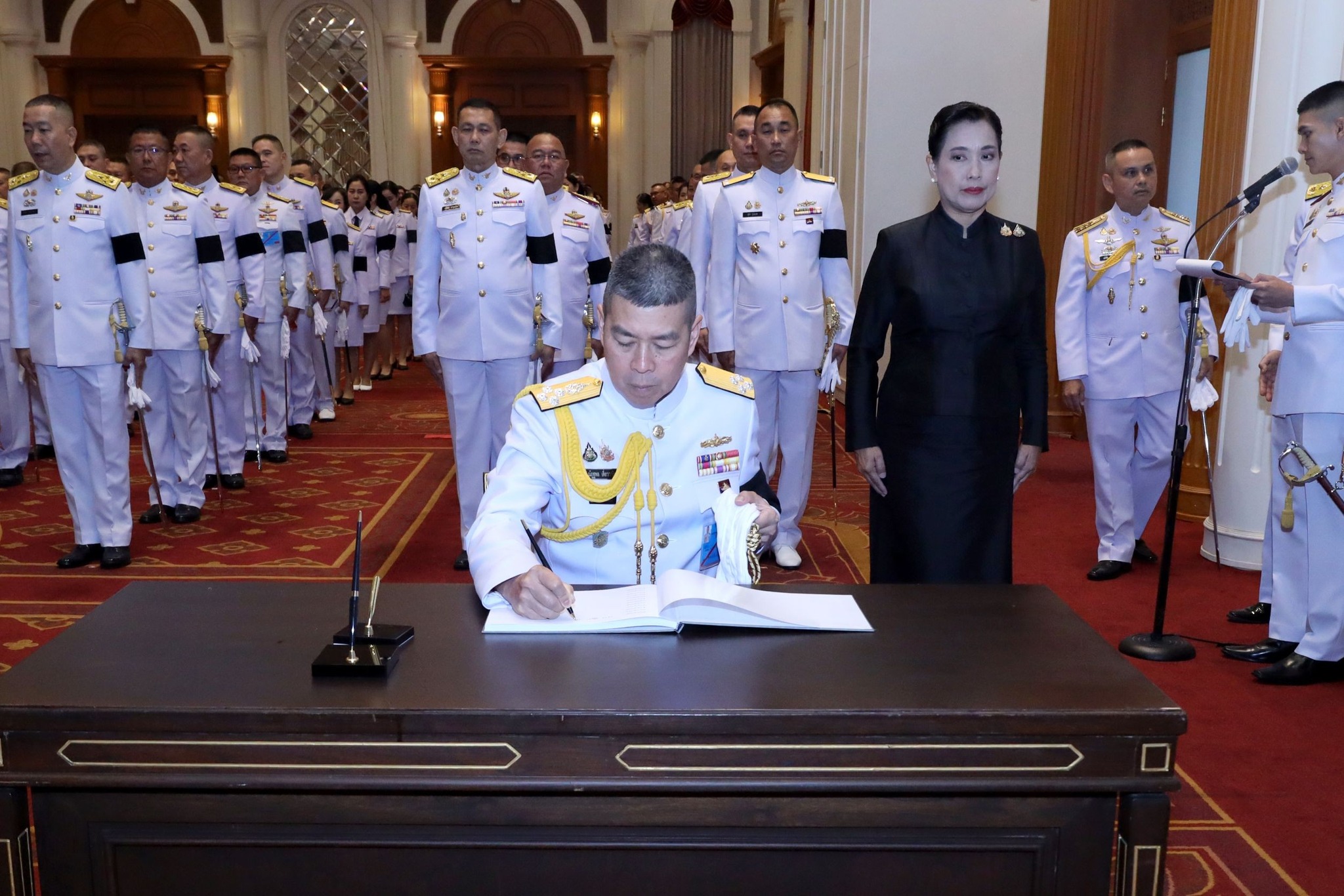 สำนักงานปลัดกระทรวงกลาโหมจัดพิธีลงนามถวายความอาลัยสมเด็จพระนางเจ้าสิริกิติ์ พระบรมราชินีนาถ พระบรมราชชนนีพันปีหลวง สวรรคต