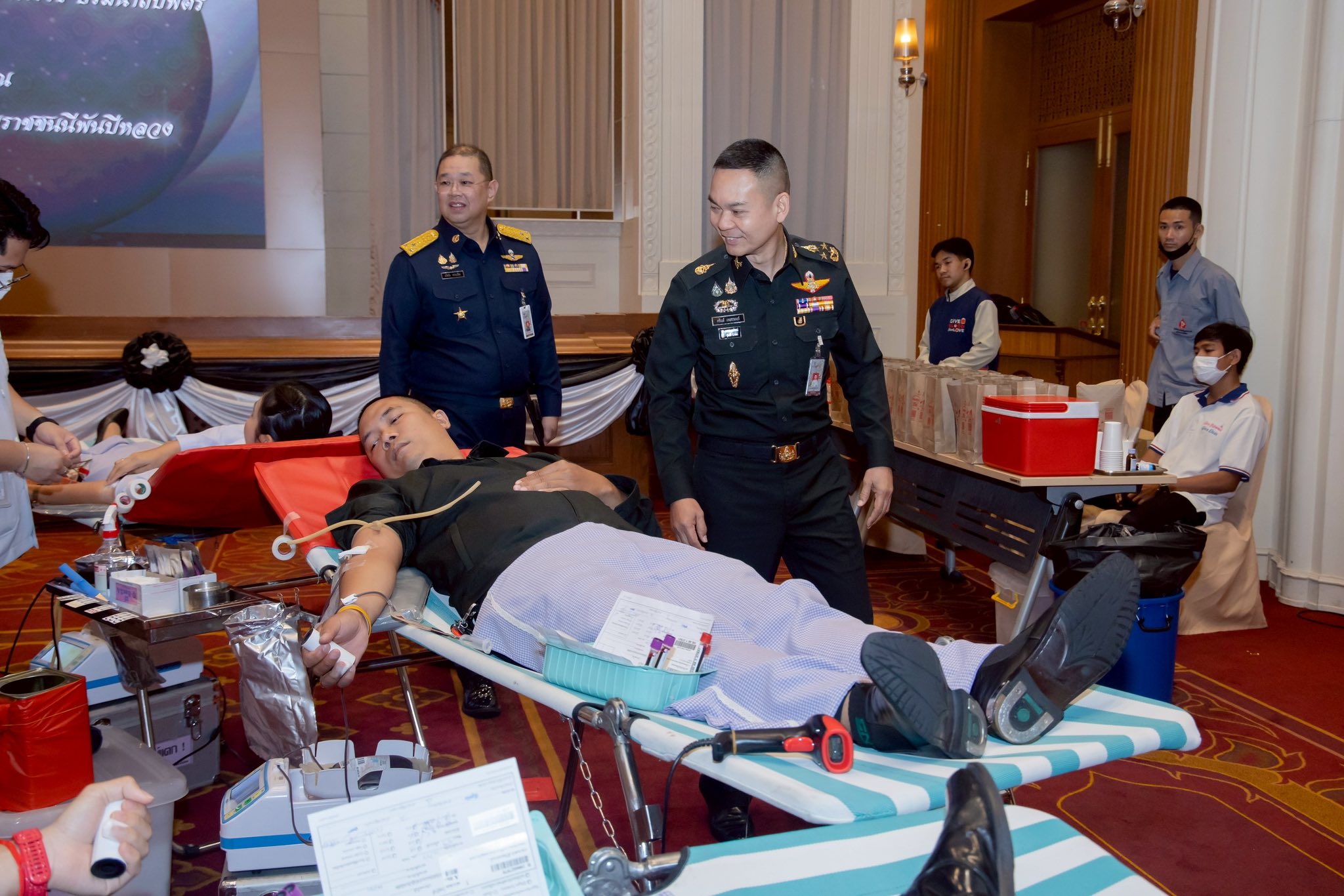 สำนักงานปลัดกระทรวงกลาโหมร่วมใจบริจาคโลหิตถวายเป็นพระราชกุศล