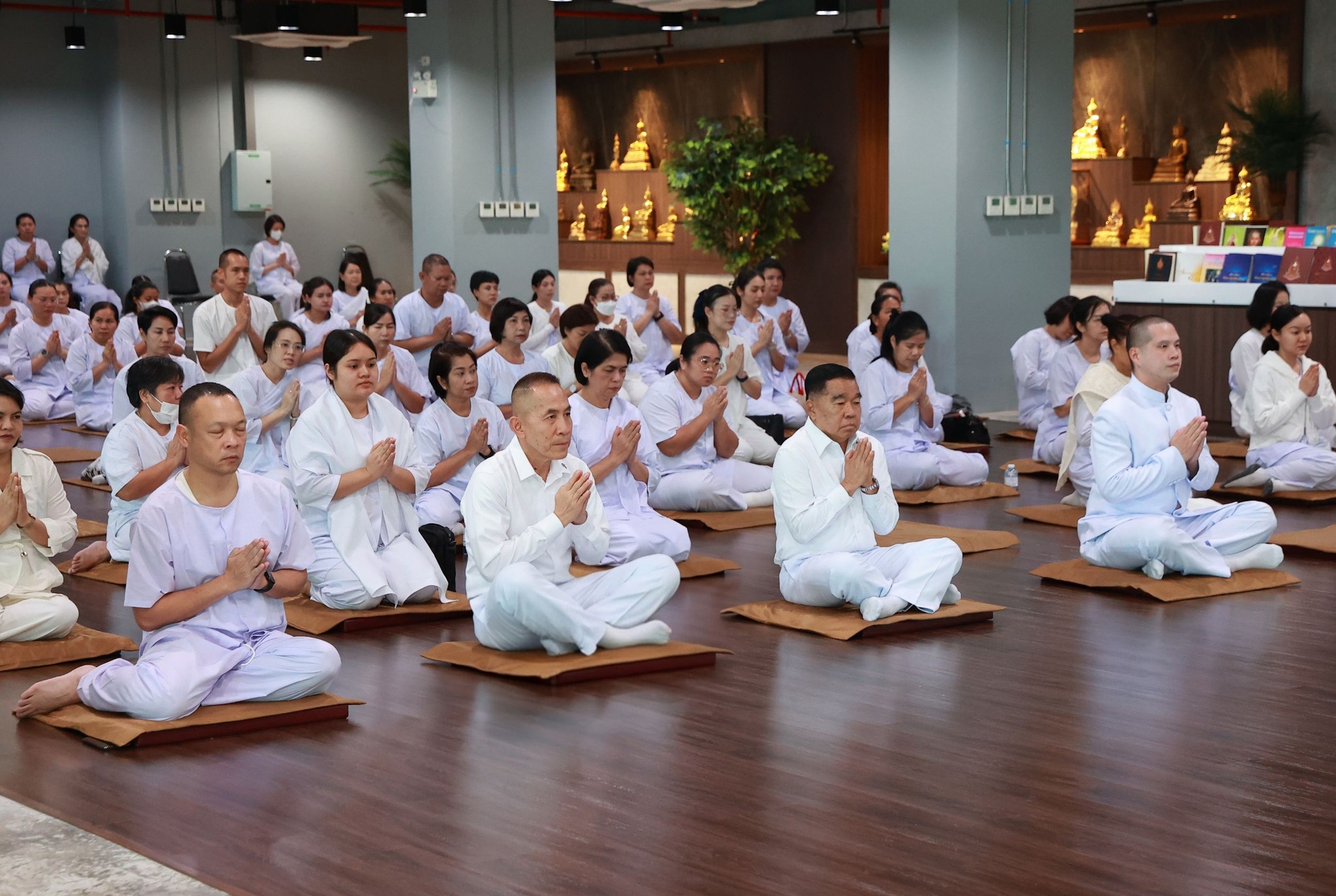 สำนักงานปลัดกระทรวงกลาโหมจัดกิจกรรมปฏิบัติธรรมเทิดพระเกียรติ ร.๙ น้อมสำนึกในพระมหากรุณาธิคุณอย่างหาที่สุดมิได้