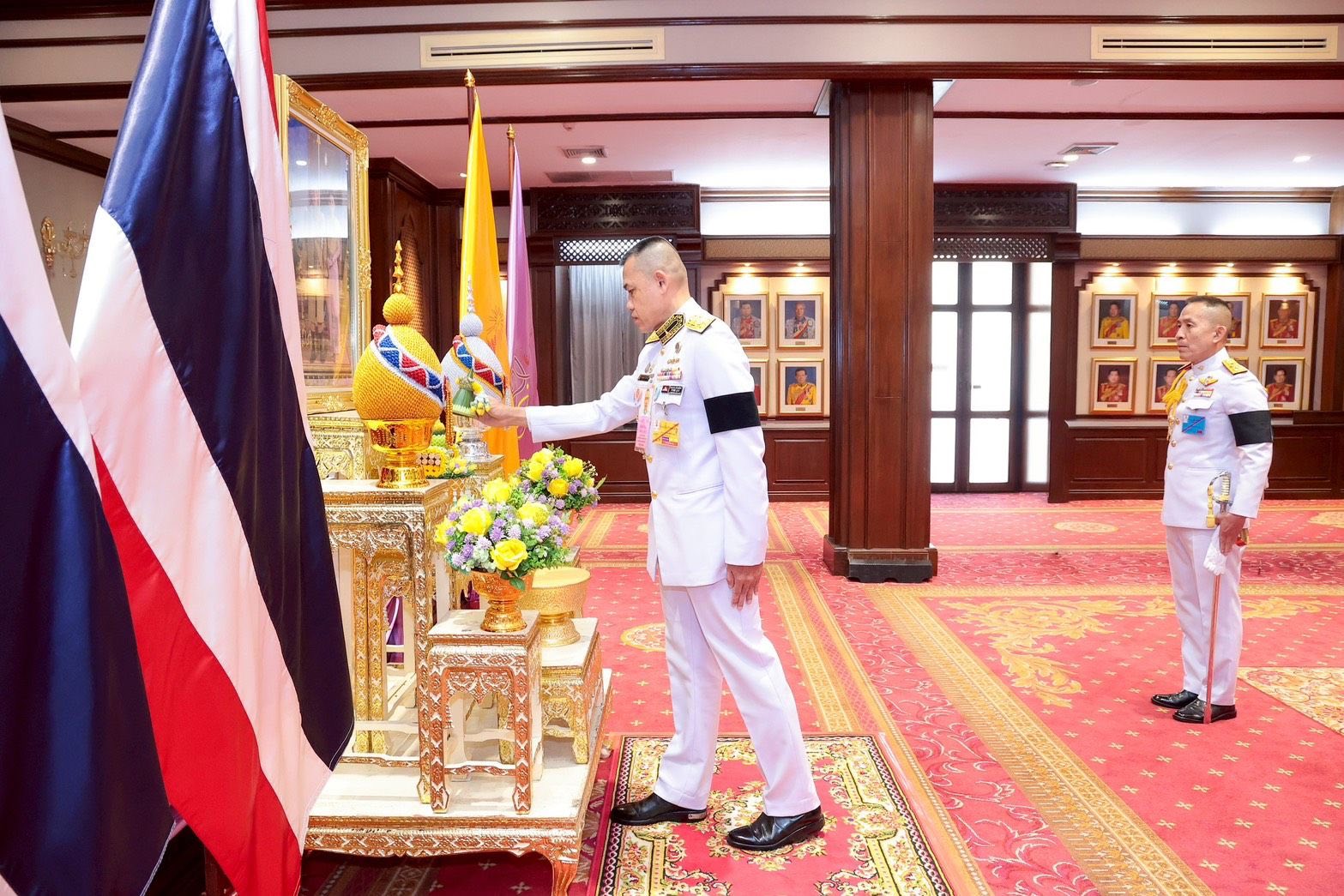 พระบาทสมเด็จพระเจ้าอยู่หัว ทรงพระกรุณาโปรดเกล้าฯ พระราชทานกระเช้าปีใหม่มอบแก่คณะกรรมการอำนวยการโครงการส่งเสริมการกีฬาเพื่อพัฒนาชาติไทย