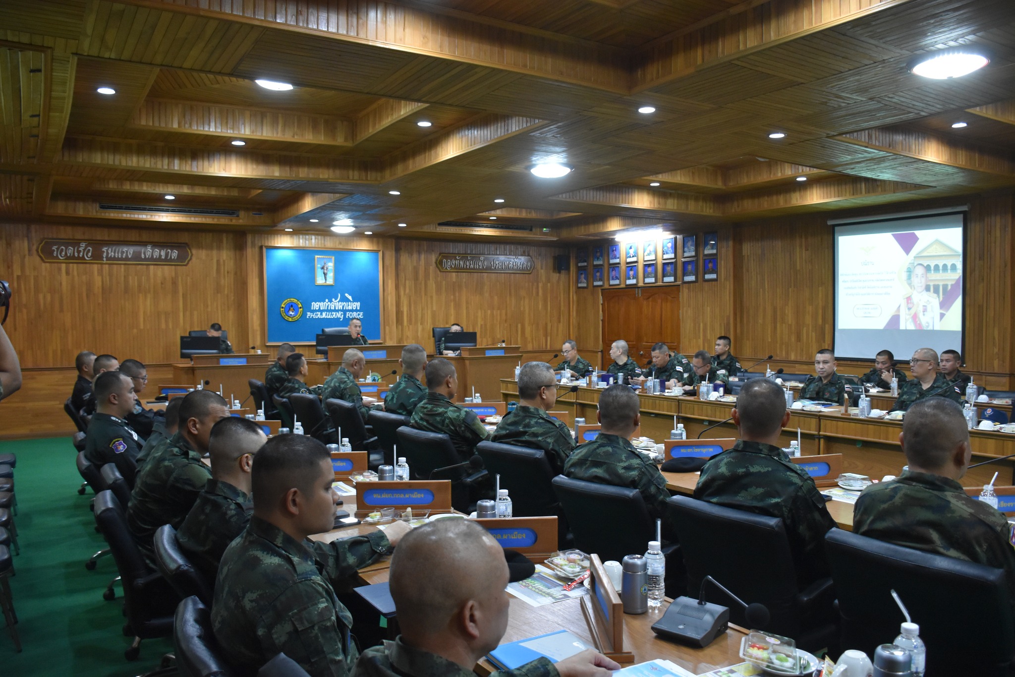 ปลัดกระทรวงกลาโหมลงพื้นที่ชายแดนไทย–เมียนมา ติดตามสถานการณ์ความมั่นคง ห่วงใยความปลอดภัยประชาชน พร้อมหนุนศักยภาพกองทัพทุกมิติ