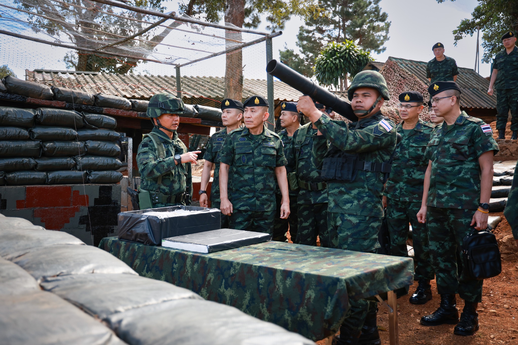 ปลัดกระทรวงกลาโหมลงพื้นที่ชายแดนไทย–เมียนมา ติดตามสถานการณ์ความมั่นคง ห่วงใยความปลอดภัยประชาชน พร้อมหนุนศักยภาพกองทัพทุกมิติ