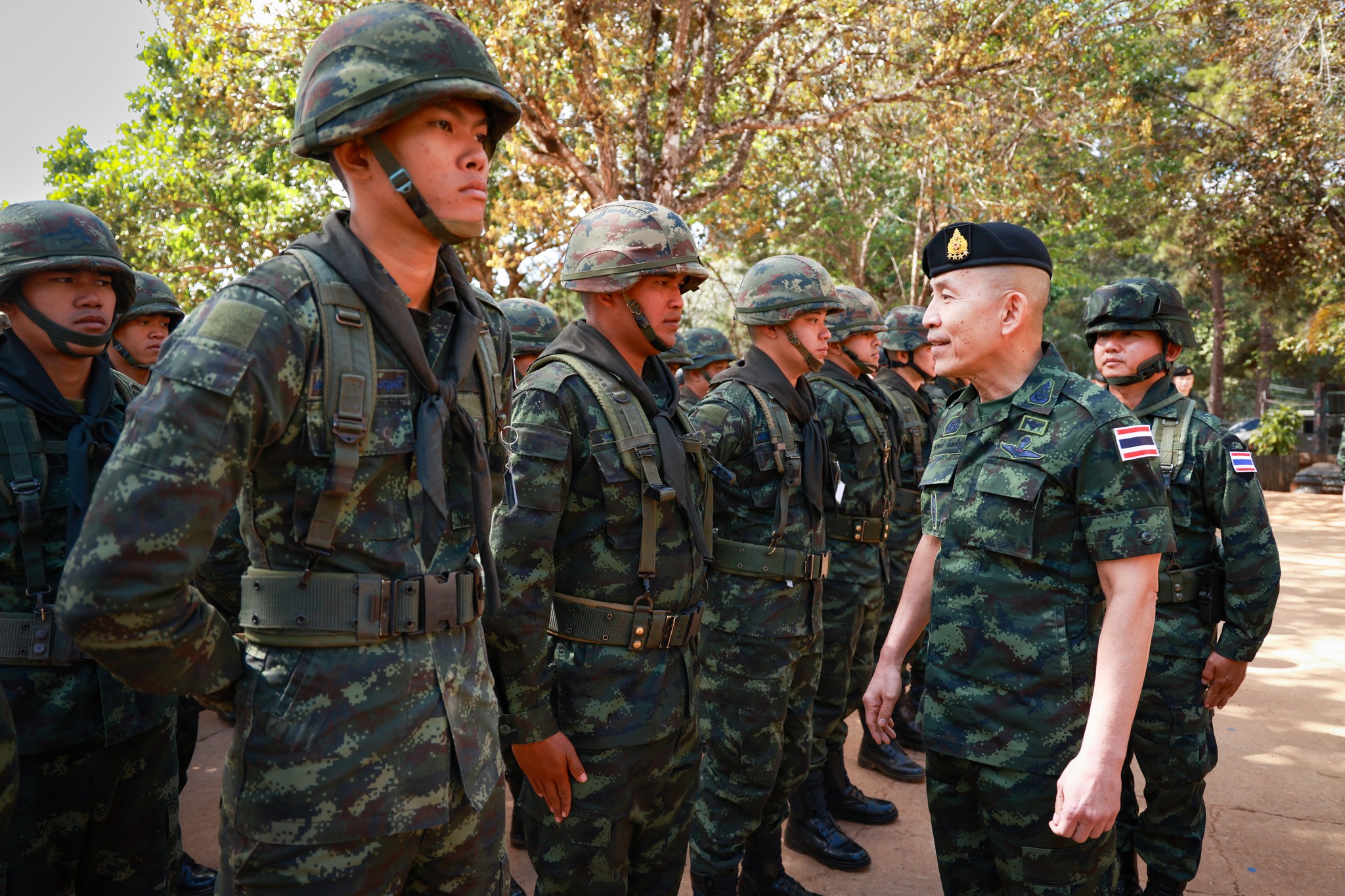 ปลัดกระทรวงกลาโหมลงพื้นที่ชายแดนไทย–เมียนมา ติดตามสถานการณ์ความมั่นคง ห่วงใยความปลอดภัยประชาชน พร้อมหนุนศักยภาพกองทัพทุกมิติ