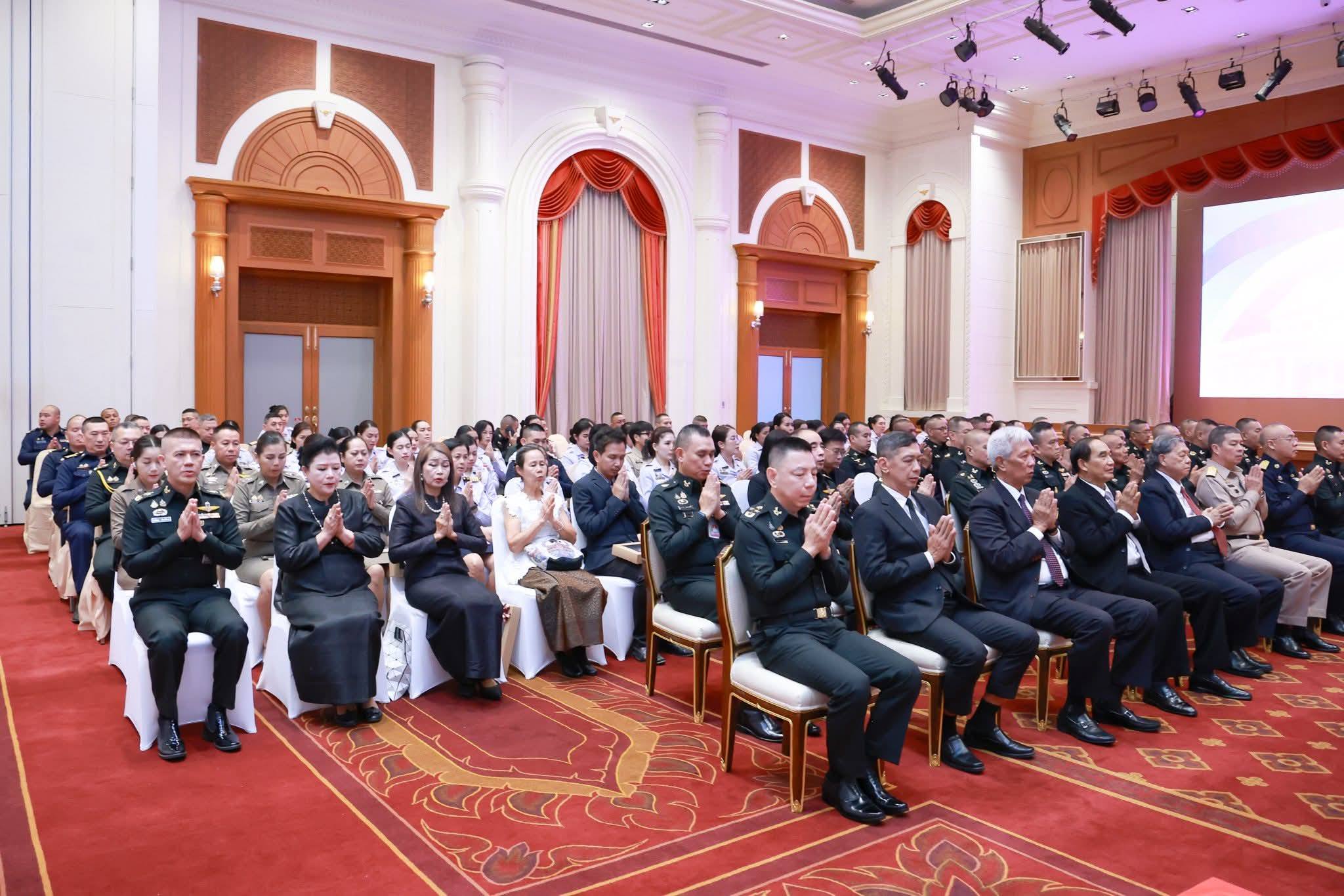 สำนักงานปลัดกระทรวงกลาโหมพร้อมพุทธศาสนิกชนร่วมใจน้อมถวายพระราชกุศล ด้วยสำนึกในพระมหากรุณาธิคุณอย่างหาที่สุดมิได้