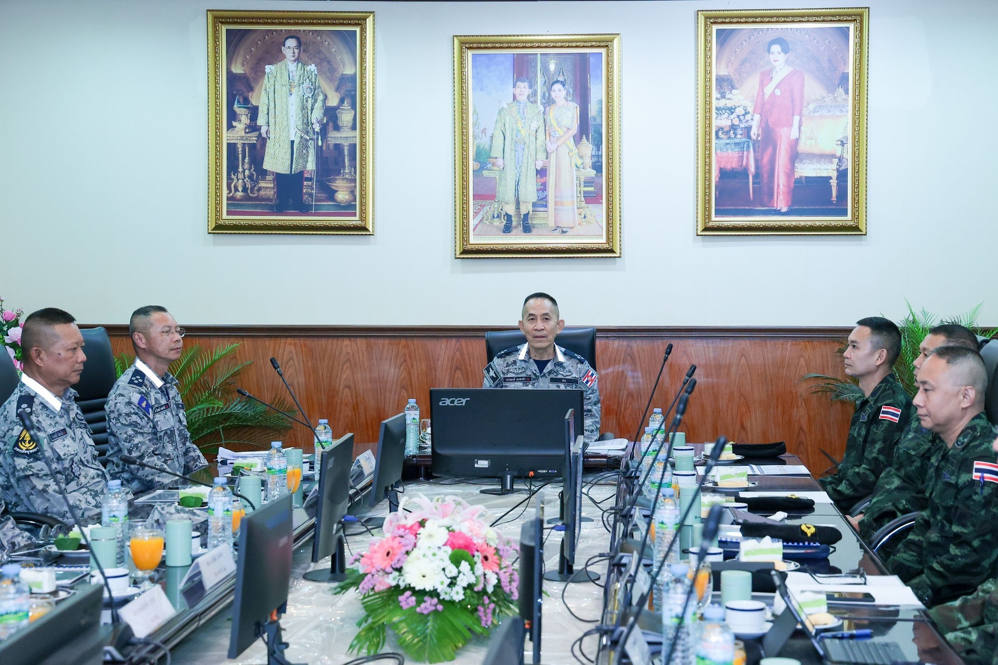 ปลัดกระทรวงกลาโหมตรวจเยี่ยมกองเรือยุทธการ ย้ำกำลังพลร่วมปกป้องอธิปไตยทางทะเล