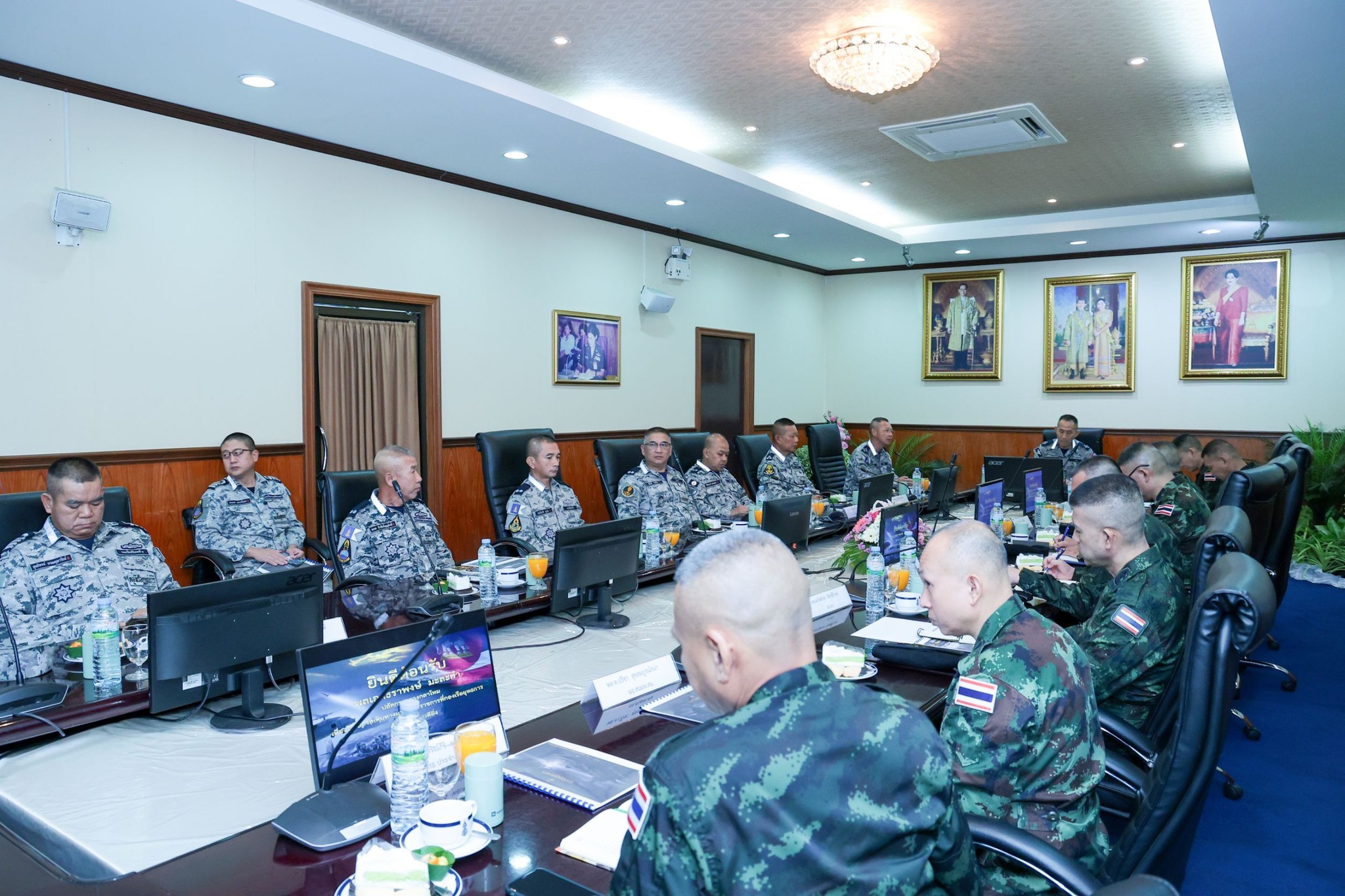 ปลัดกระทรวงกลาโหมตรวจเยี่ยมกองเรือยุทธการ ย้ำกำลังพลร่วมปกป้องอธิปไตยทางทะเล