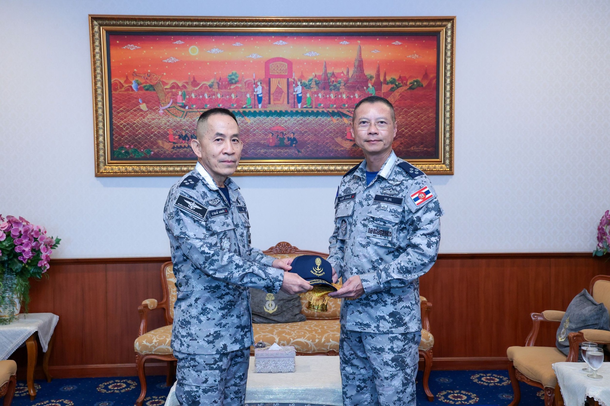 ปลัดกระทรวงกลาโหมตรวจเยี่ยมกองเรือยุทธการ ย้ำกำลังพลร่วมปกป้องอธิปไตยทางทะเล