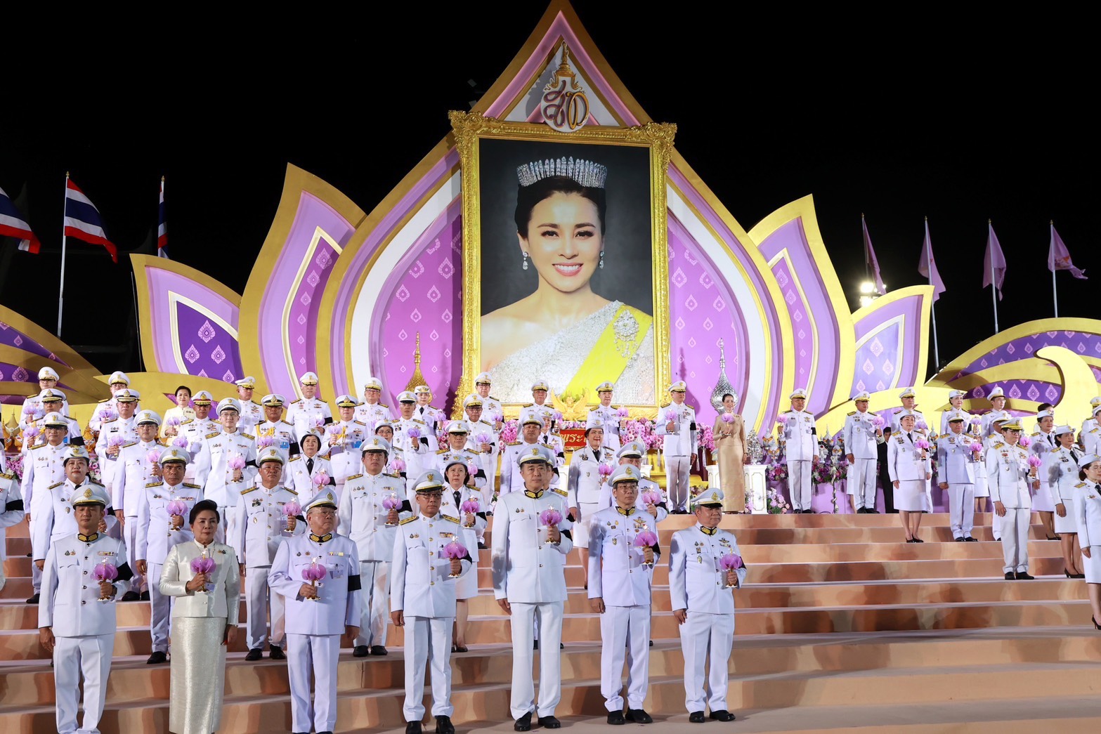 รองปลัดกระทรวงกลาโหม ร่วมพิธีจุดเทียนถวายพระพรชัยมงคล น้อมสำนึกในพระมหากรุณาธิคุณและแสดงความจงรักภักดี เนื่องในโอกาสมหามงคลเฉลิมพระชนมพรรษา ๔ รอบ สมเด็จพระนางเจ้าฯ พระบรมราชินี ๓ มิถุนายน ๒๕๖๙