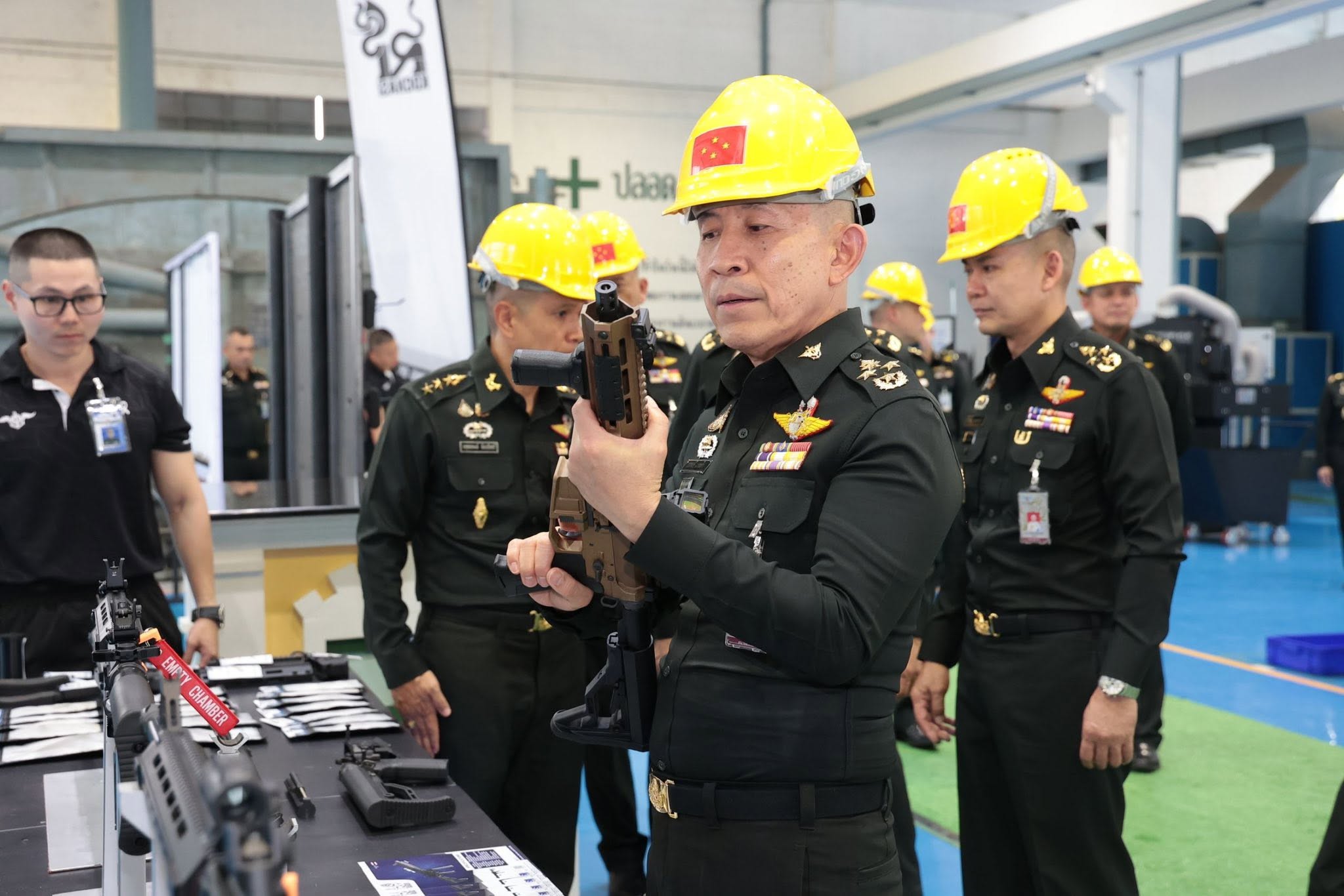 ปลัดกระทรวงกลาโหมตรวจเยี่ยมศูนย์อำนวยการสร้างอาวุธ