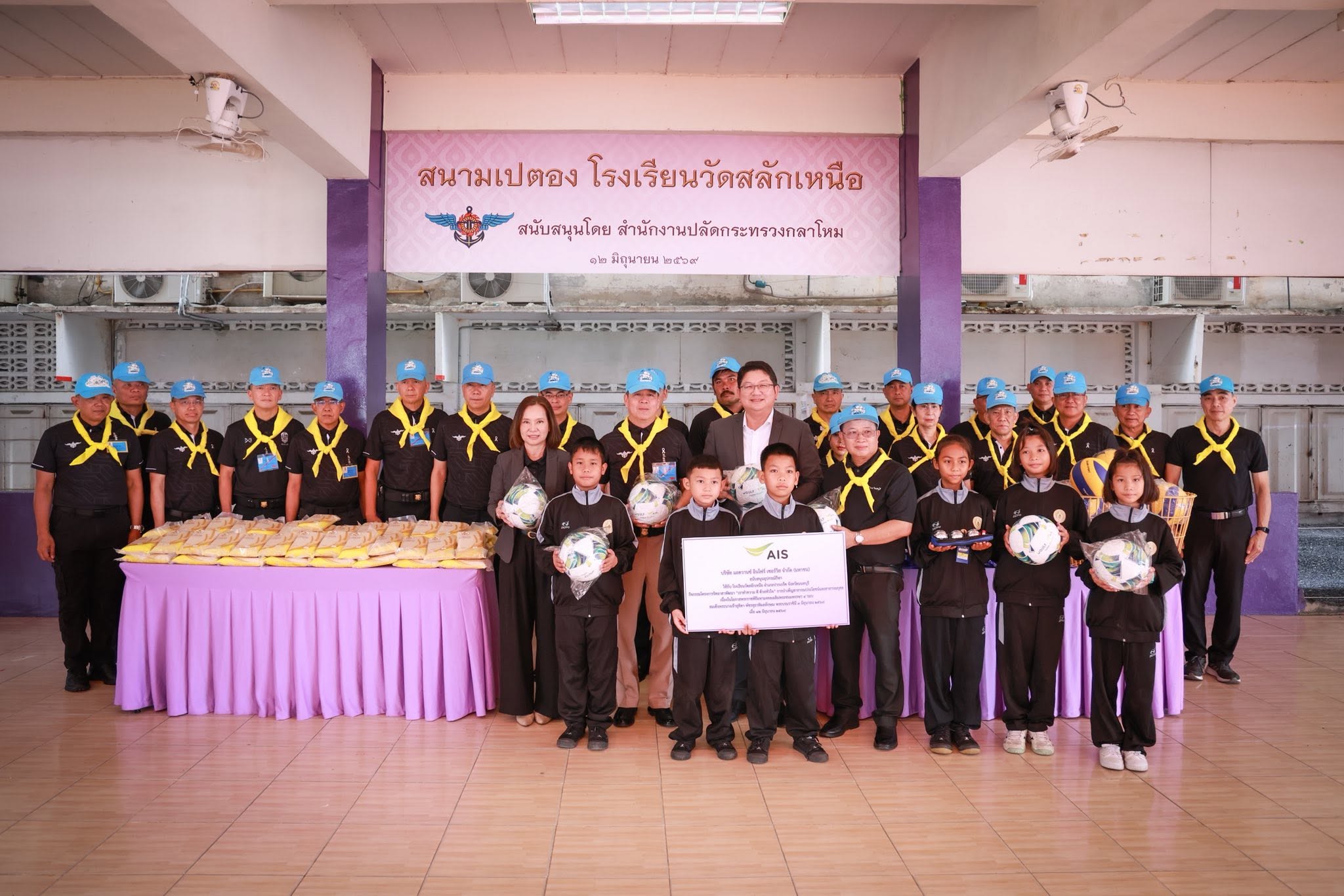 สำนักงานปลัดกระทรวงกลาโหมน้อมนำพระราชปณิธานสู่การปฏิบัติ จัดกิจกรรมจิตอาสาพัฒนาโรงเรียนและชุมชน ถวายเป็นพระราชกุศลแด่สมเด็จพระนางเจ้า ฯ พระบรมราชินี