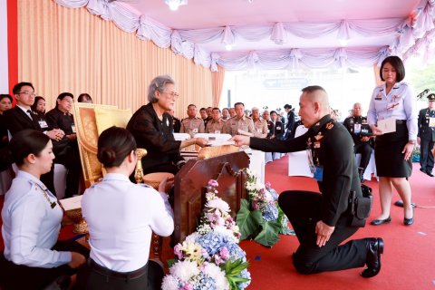 สมเด็จพระกนิษฐาธิราชเจ้า กรมสมเด็จพระเทพรัตนราชสุดา ฯ สยามบรมราชกุมารี เสด็จพระราชดำเนินไปทรงเปิดอนุสรณ์สถานสำนักงานปลัดกระทรวงกลาโหม