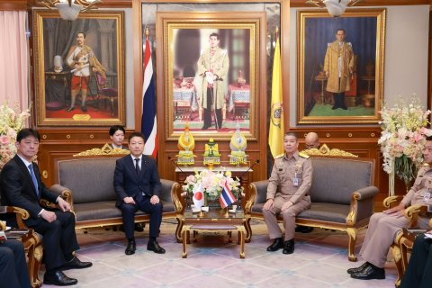 สมาชิกผู้แทนราษฎรญี่ปุ่น สังกัดพรรคเสรีประชาธิปไตย เข้าเยี่ยมคำนับ รองปลัดกระทรวงกลาโหม