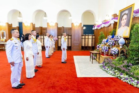 ปลัดกระทรวงกลาโหม ร่วมลงนามถวายพระพรชัยมงคลสมเด็จพระนางเจ้าฯ พระบรมราชินี เนื่องในโอกาสพระราชพิธีมหามงคลเฉลิมพระชนมพรรษา ๔ รอบ